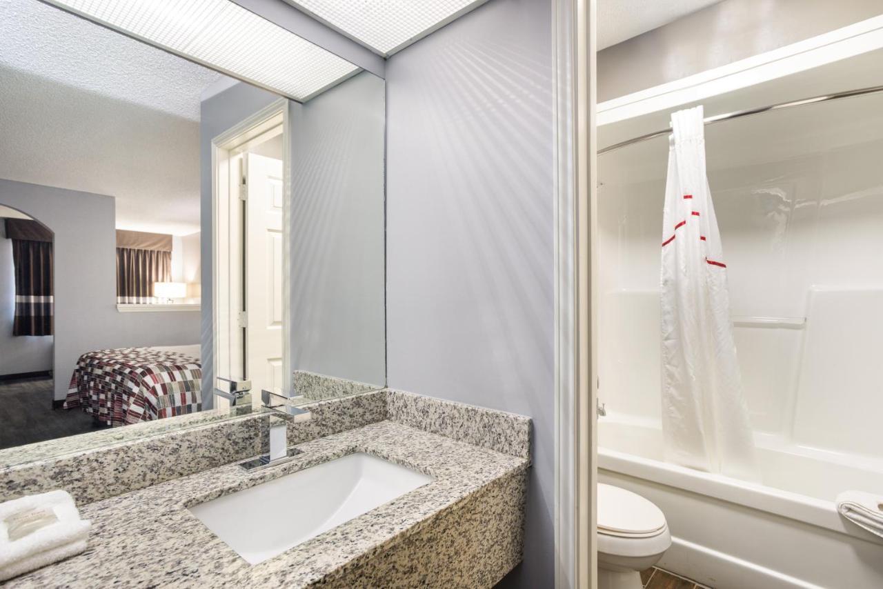 Red Roof Inn & Suites Athens, Al Bagian luar foto